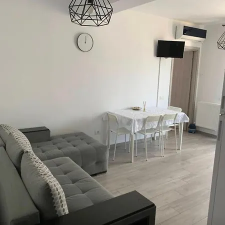 Adrian Mamaia Nord Apartment